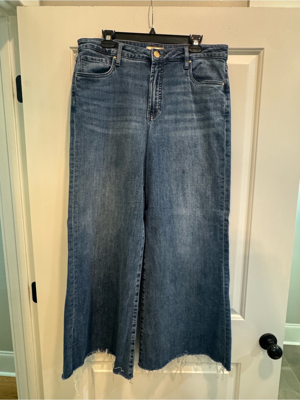 Kut from the Kloth Wide Leg Jeans in Medium Blue Wash
